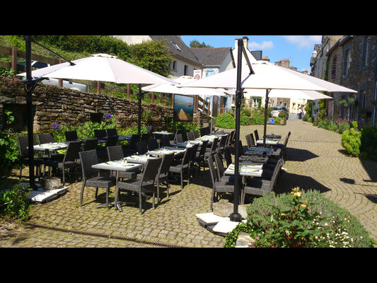 Terrasse pizzeria Le yucca, La Gacilly, Destination Brocéliande, Bretagne
