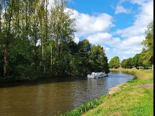 Chambre-hôtes-Aux-lits-du-canal-Josselin-Destination-Brocéliande