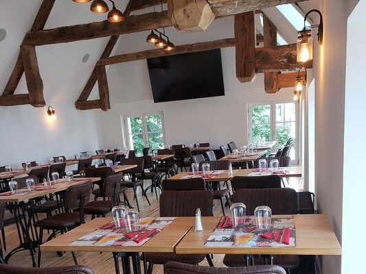 bar - brasserie - café de la tour - salle de restauration - Ploërmel - Morbihan