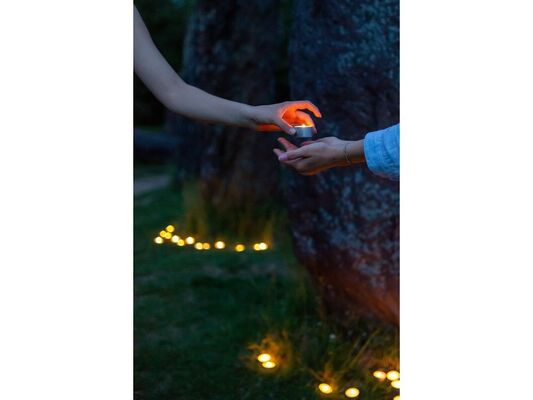 A LA LUEUR DES FLAMMES 1