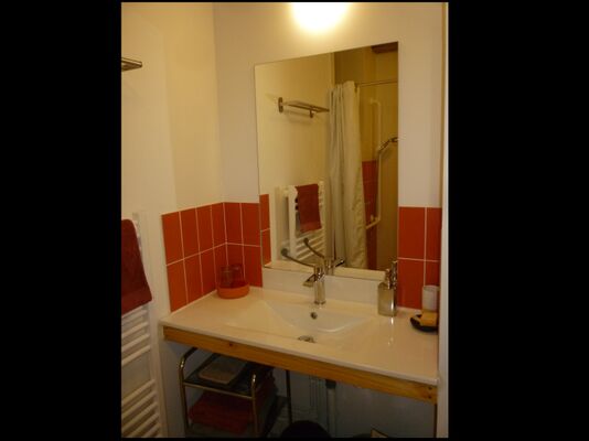 Terre Compagne - chambre plain pied PMR salle d'eau italienne