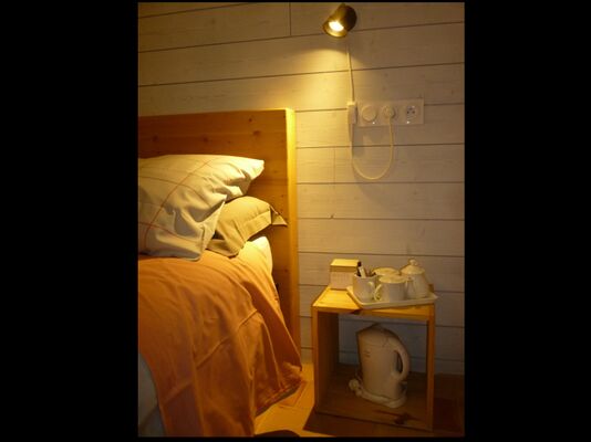Terre Compagne - chambre plain pied PMR - chevet
