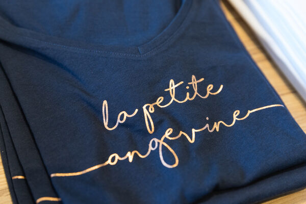 Gamme de tee-shirts, boutique de l'Office de tourisme d'Angers