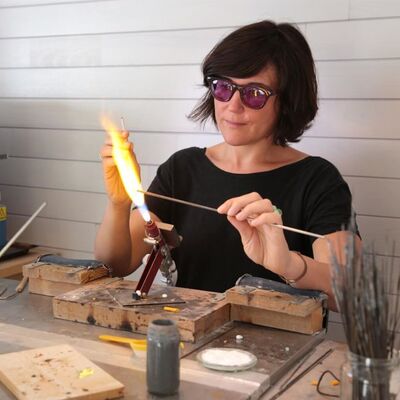 Atelier de Perles de Verre filé avec Florence, proposé par APortée2Mains_Pélussin