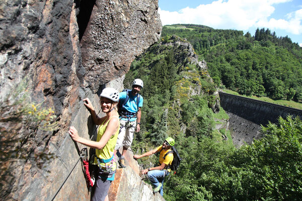 Eté 2025 - Bougez dans le Pilat - Via Ferrata adulte / Tyrolienne (à partir de 140 cm soit 10-12 ans) - Planfoy_Planfoy