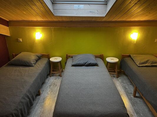 chambre violette chalet 3 lits