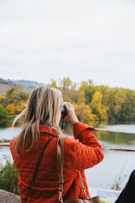 Observatrice depuis la digue