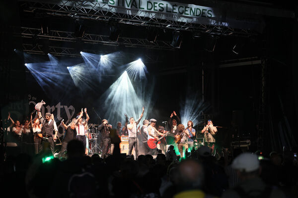 Tableau final avec tous les artistes - Festival Les Roches Celtiques_Rochetaillée
