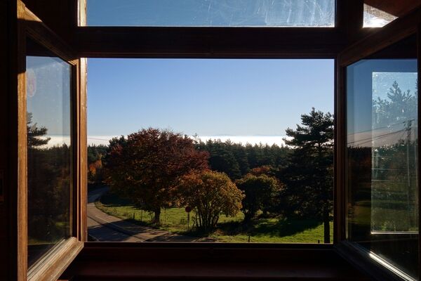 Vue depuis la baie vitrée de la salle à manger