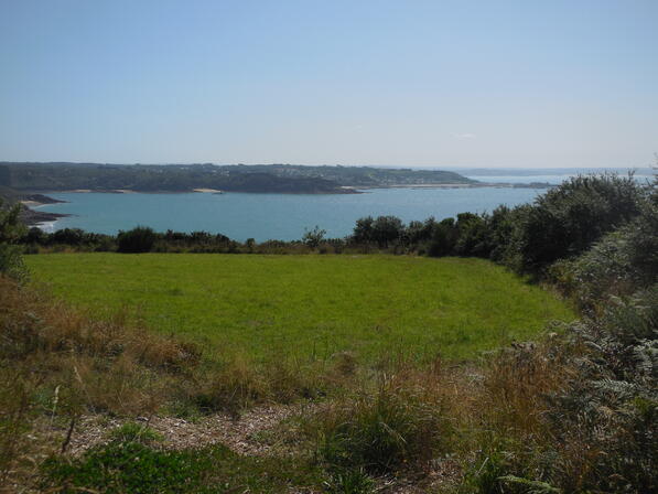 sentier-au-dessus-des-falaises-de-pors-mabo-2.JPG