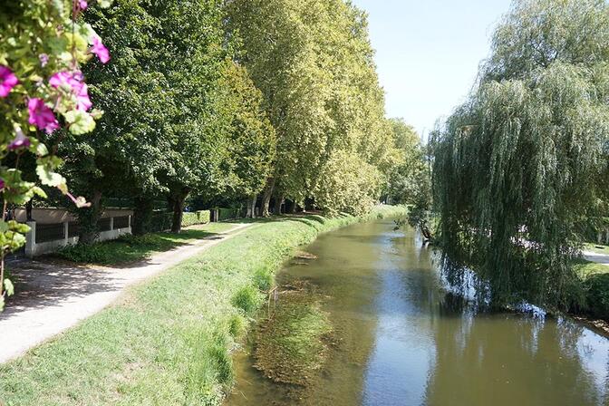 Canal-de-lalinde-pays-de-Bergerac.jpg