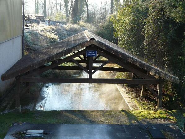 1024px-Agonac-lavoir-BezanPere-Igor.JPG