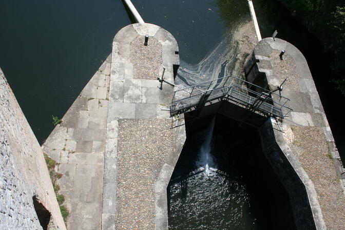 écluse du pont Valentré, cl.E.Carrère ville de Cahors.jpg