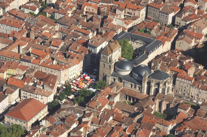 Vue aérienne de la Cathédrale Saint-Etienne--Lot Tourisme-ECAV aviation-Michel Bernard.jpg