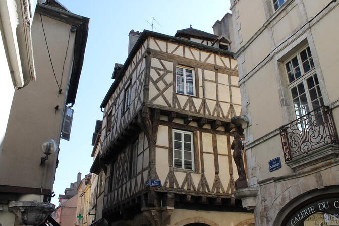 724250_chalon-sur-saone-rues-pietonnes-centre-ville-plave-saint-vincent-ot_22jpg.jpg
