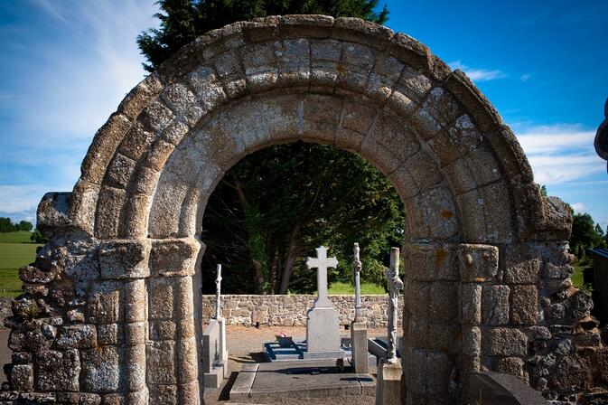 Porte-romane-Marcille-Raoul-stenphoto.fr.jpg