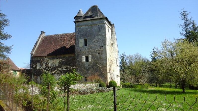 chateau-du-pommier.jpg