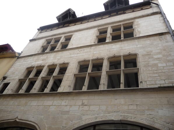 724224_maison_des_trois_greniersjpg.jpg