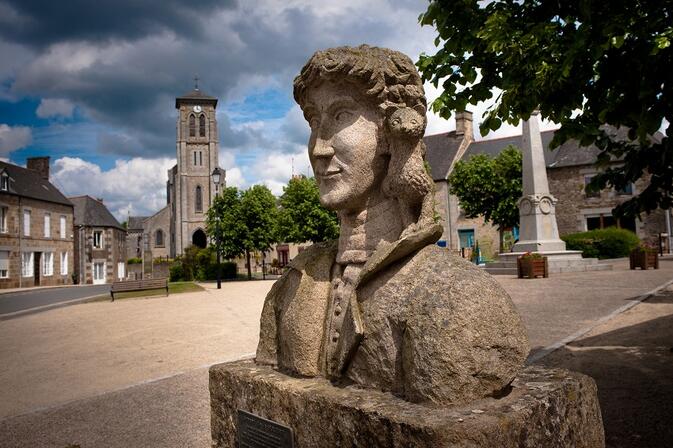 Buste-Armand-Tuffin-de-la-Rouerie-Saint-Ouen-la-Rouerie-stenphoto.fr.jpg