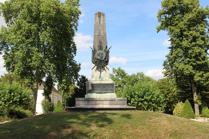 monument-carnot-vlf.jpg