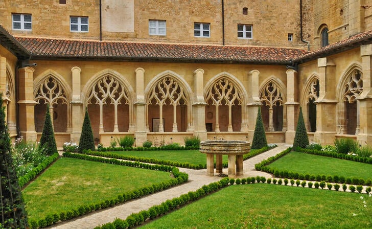 cloitre-cadouin-abbaye-jpg.jpg