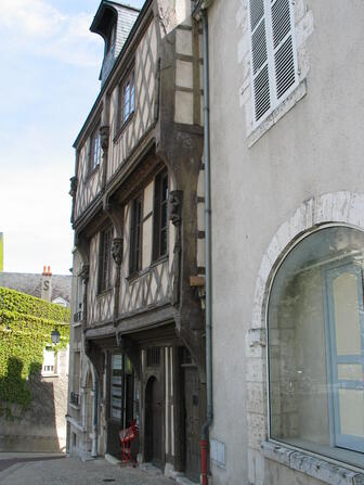 Sites-Blois-Ville-Maison Acrobates.jpg