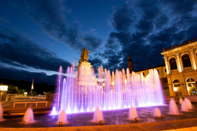 Place François Mitterrand - Cahors © Lot Tourisme C. Novello.jpg