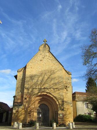 Cendrieux-et-son-eglise.JPG