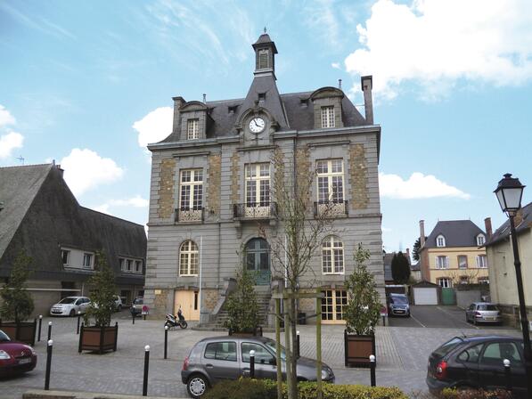 Mairie-ville-de-Combourg.jpg