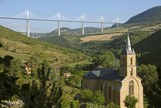 Eglise de Peyre ©Style Millau Tourisme.jpg