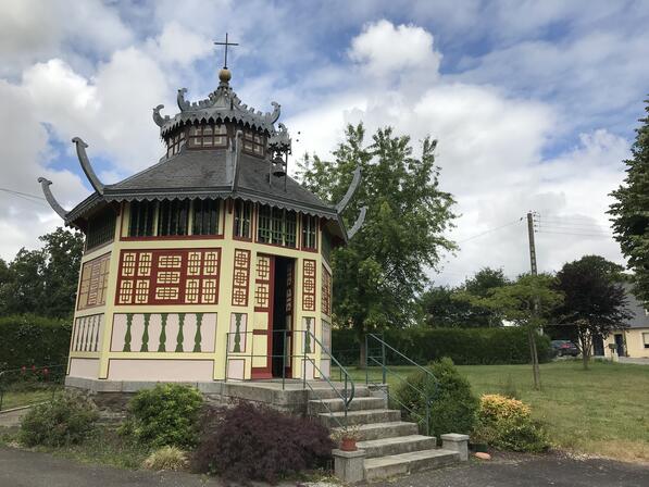 Pagode-chapelle-Vitre-Communaute-La-Selle-Guerchaise.jpg