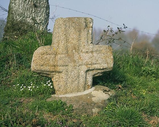 -Patrimoine-Region-Bretagne---Croix-La-Croix-de-Pierre.jpg