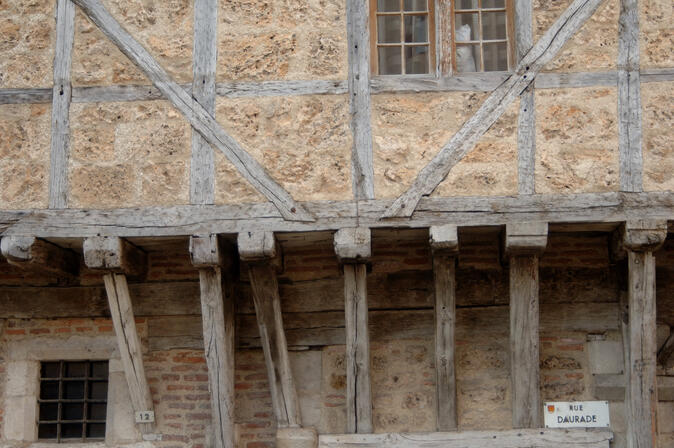 maison 12 rue Daurade détail assemblage pans de bois. Photo P. Lasvenes ville de Cahors 2.JPG