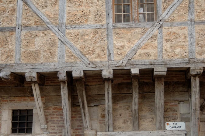 maison 12 rue Daurade détail assemblage pans de bois © P. Lasvenes ville de Cahors 2.JPG