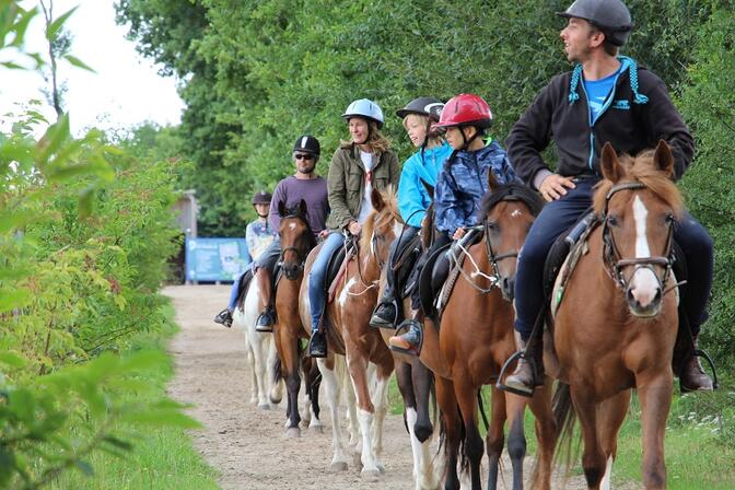 Centre-equestre-du-lac-de-Tremelin--office-de-tourisme-du-pays-de-Montfort--10--4.JPG