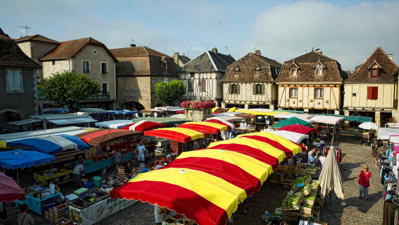 Marché de Bretenoux - Lot Tourisme - CRT Midi-Pyrénées, D. VIET.jpg