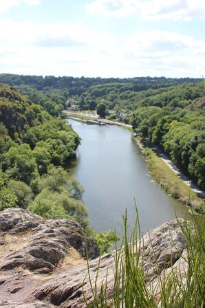 Point-de-vue-vers-le-sud-sur-le-site-du-Boel-depuis-les-falaises.JPG