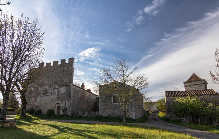 Vestiges du château d'Aujols © Lot Tourisme - C. Novello.jpg