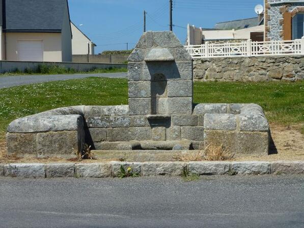 Fontaine-Saint-Sauveur.jpg