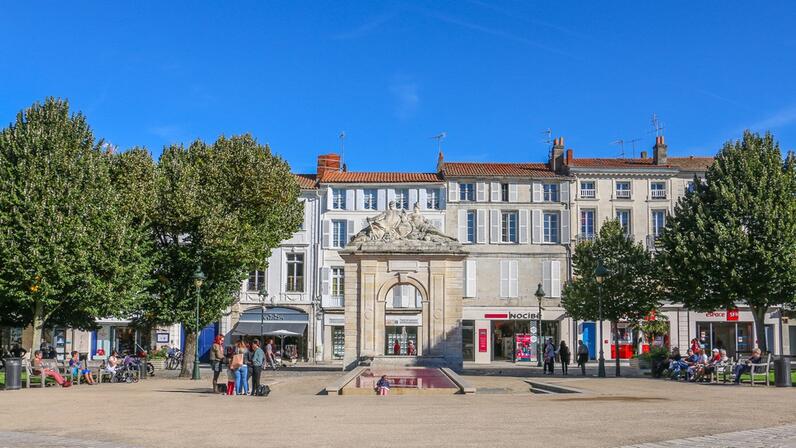 rochefort-ocean-rochefort-place-colbert-fontaine  © Julie Paulet - OT Rochefort Ocean (5).JPG