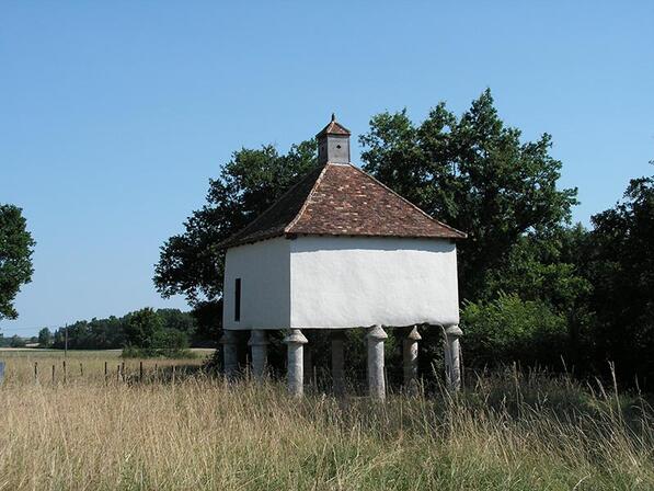 ribagnac-pigeonnier-2.JPG