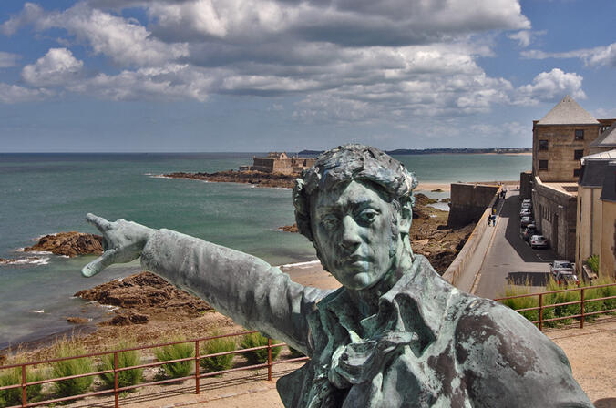 Statue-Robert-Surcouf----Saint-Malo---W.Berre.jpg