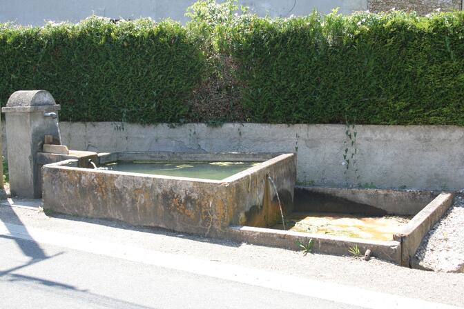 lavoir-de-fissard-vallereuil.JPG