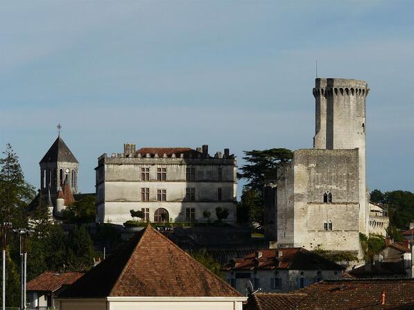 Bourdeilles-eglise-et-chateaux--1-.JPG