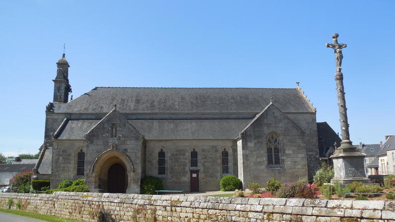 Eglise-et-calvaire.JPG