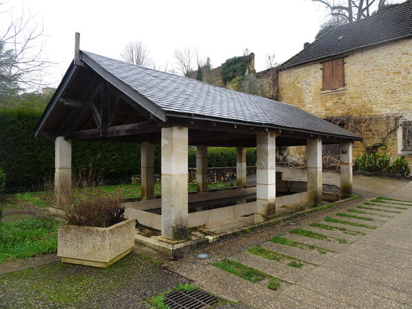 Lavoir Place Naudy 2.JPG