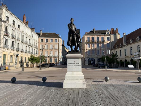 Statue Niepce Chalon sur Saone (6).JPG