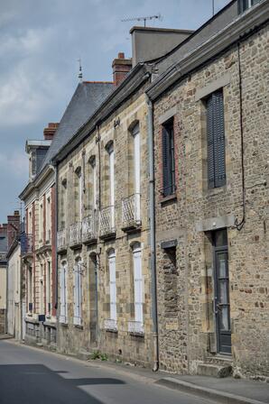 Rue-de-Nantes--vue-depuis-l-ancienne-porte-de-Rennee-a-La-Guerche-de-Bretagne--Clementine-LALLEMENT-2030.jpg