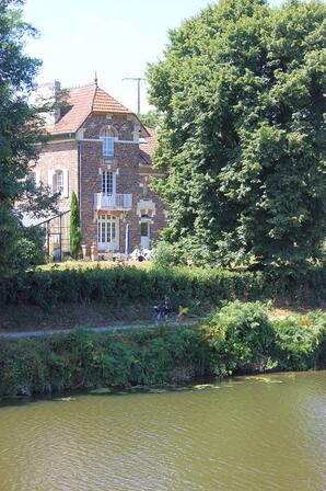 Architecture-des-maisons-de-bord-de-Vilaine.JPG