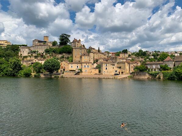 Baignade à Puy L_Eveque Lot Tourisme- C. Asquier 200601-145356.jpg